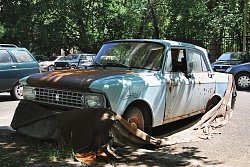Старым автомобилям не место во дворах