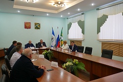 Что взамен разбитых дорог...